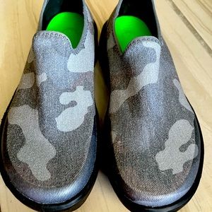 OOFOS EEZEE LOW WOMENS Black Camo